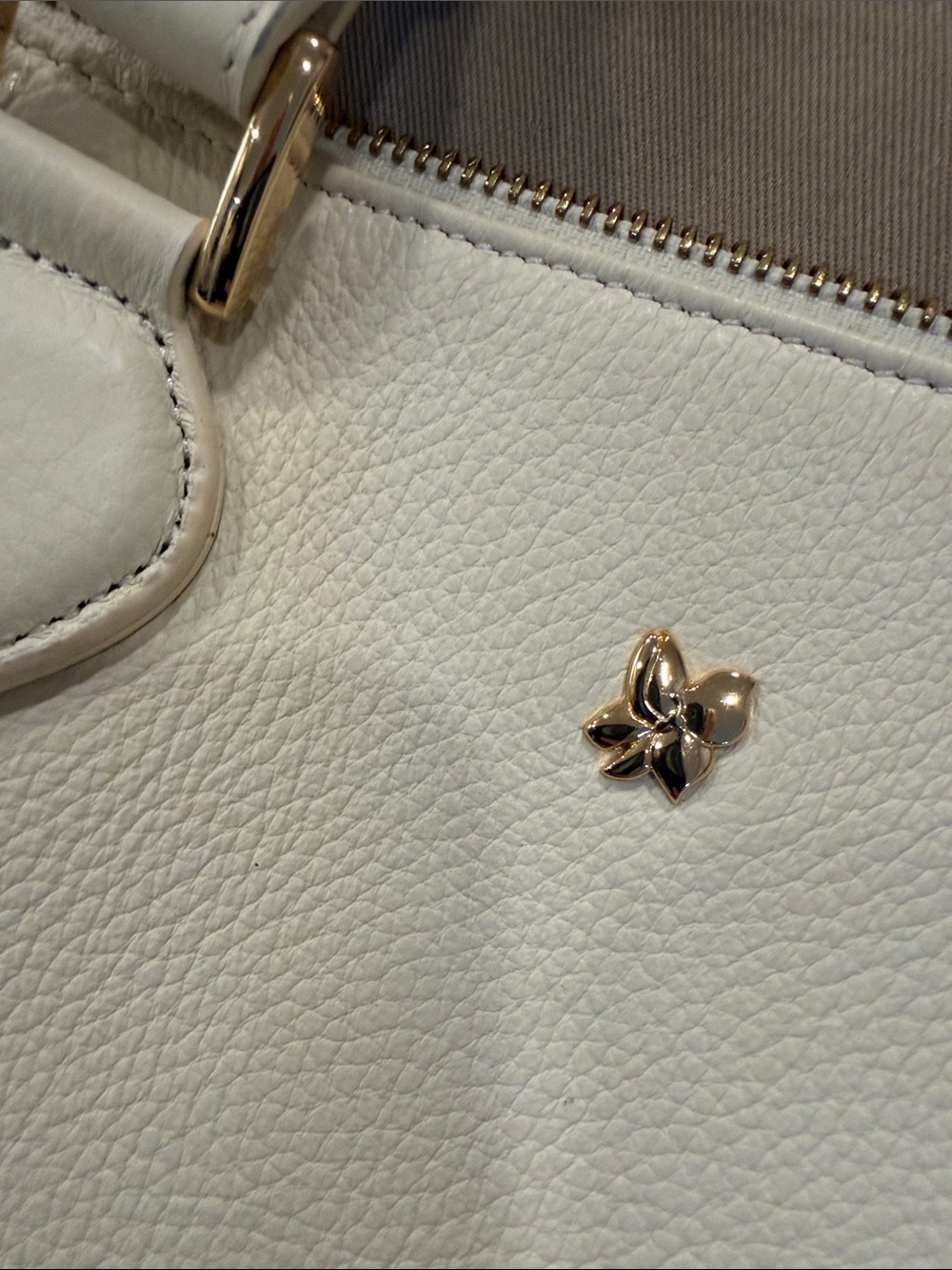 Women's White Leather Satchel Tote with Detachable Strap.  Gorgeous as a gift. - Picture 7 of 9
